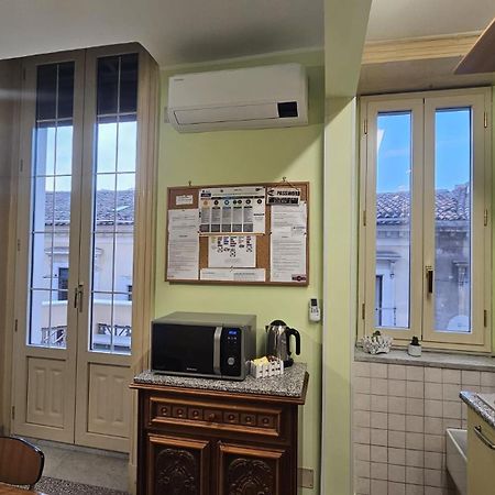 Palazzo Vitrano - Tourist Apartment คาตาเนีย ภายนอก รูปภาพ