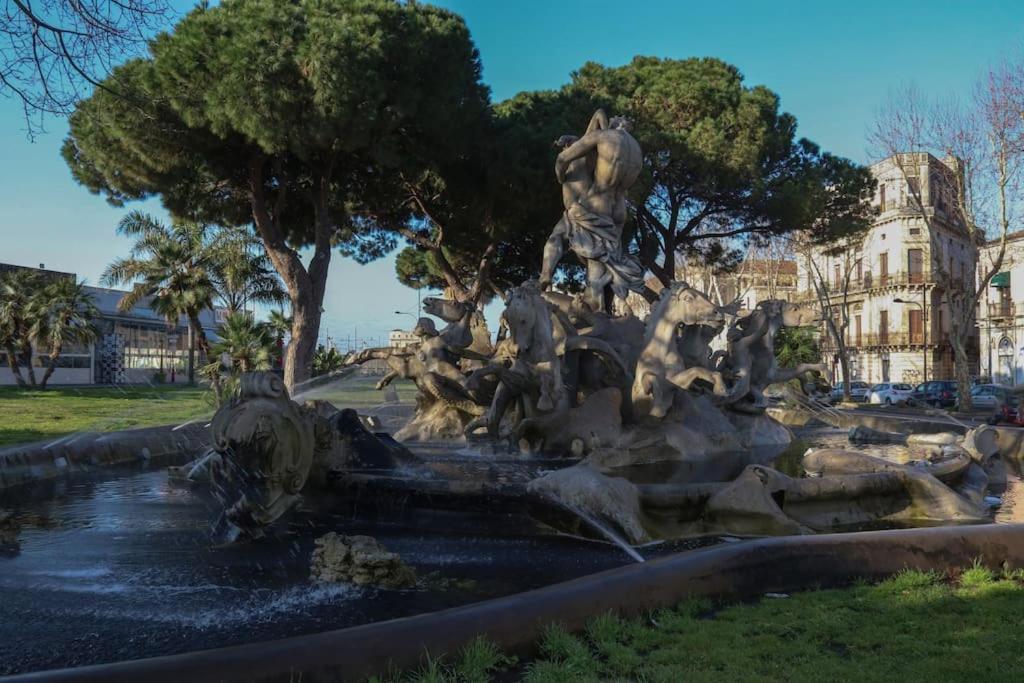 Palazzo Vitrano - Tourist Apartment คาตาเนีย ภายนอก รูปภาพ