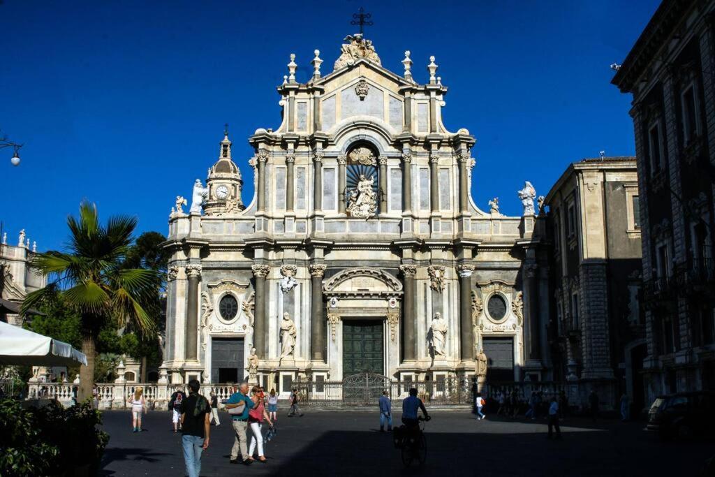 Palazzo Vitrano - Tourist Apartment คาตาเนีย ภายนอก รูปภาพ