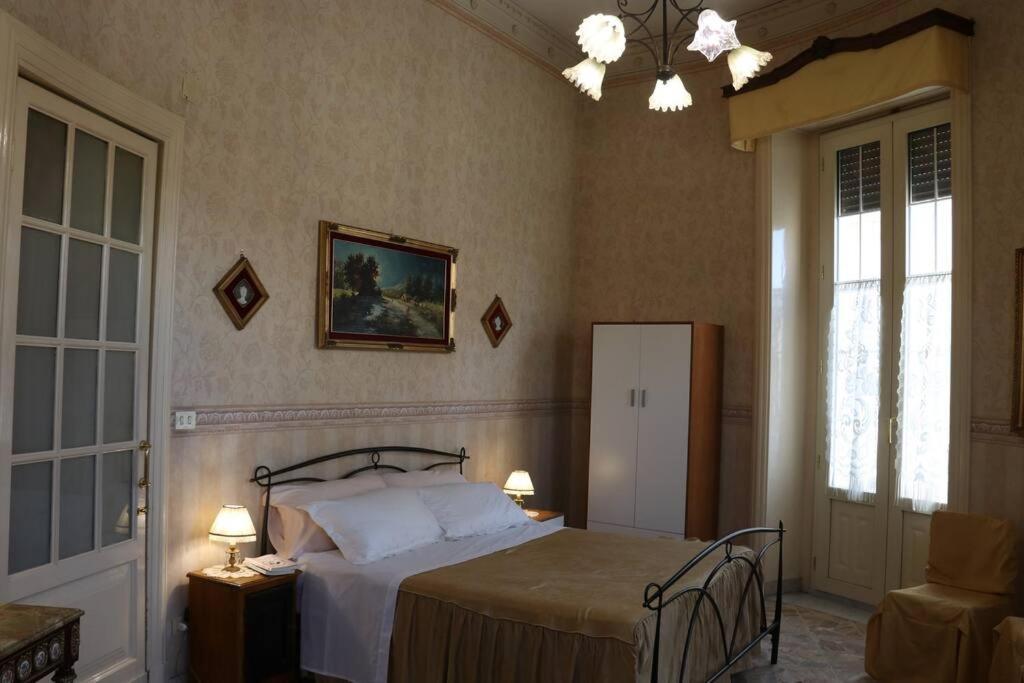 Palazzo Vitrano - Tourist Apartment คาตาเนีย ภายนอก รูปภาพ