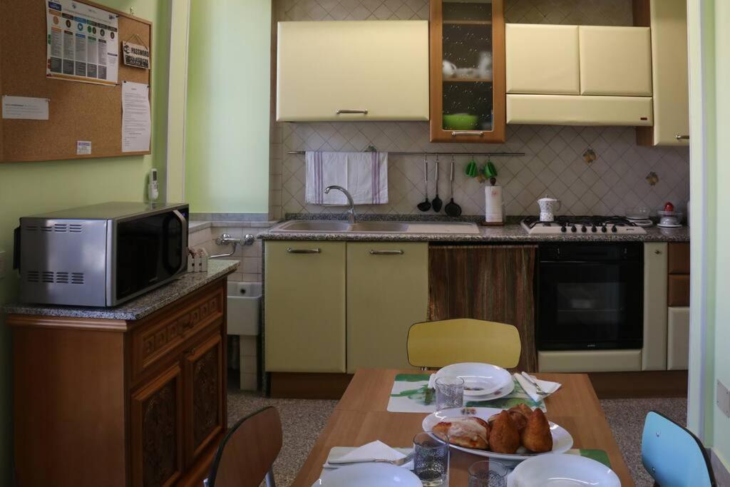 Palazzo Vitrano - Tourist Apartment คาตาเนีย ภายนอก รูปภาพ