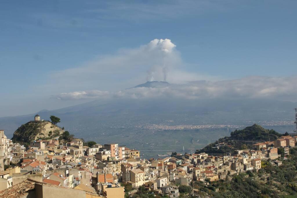 Palazzo Vitrano - Tourist Apartment คาตาเนีย ภายนอก รูปภาพ