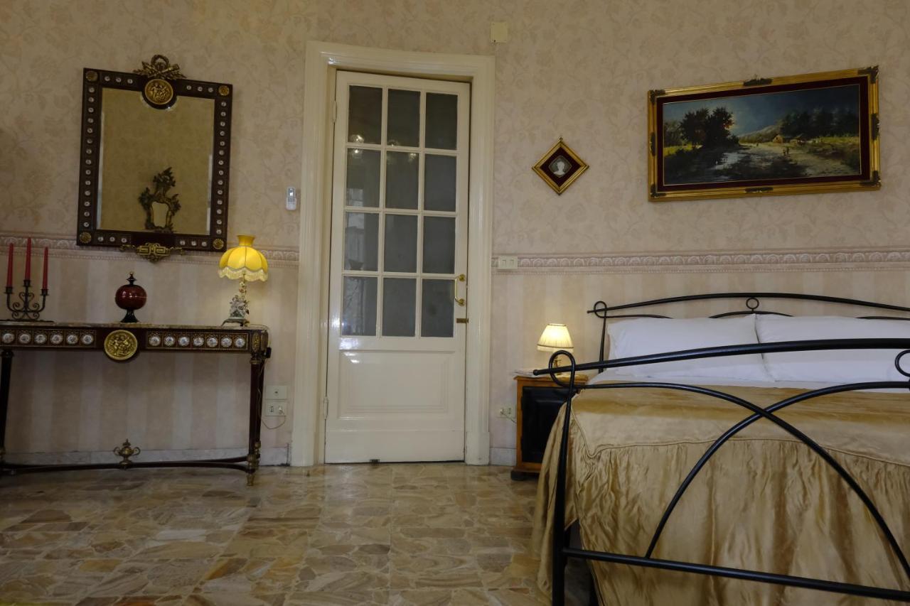 Palazzo Vitrano - Tourist Apartment คาตาเนีย ภายนอก รูปภาพ