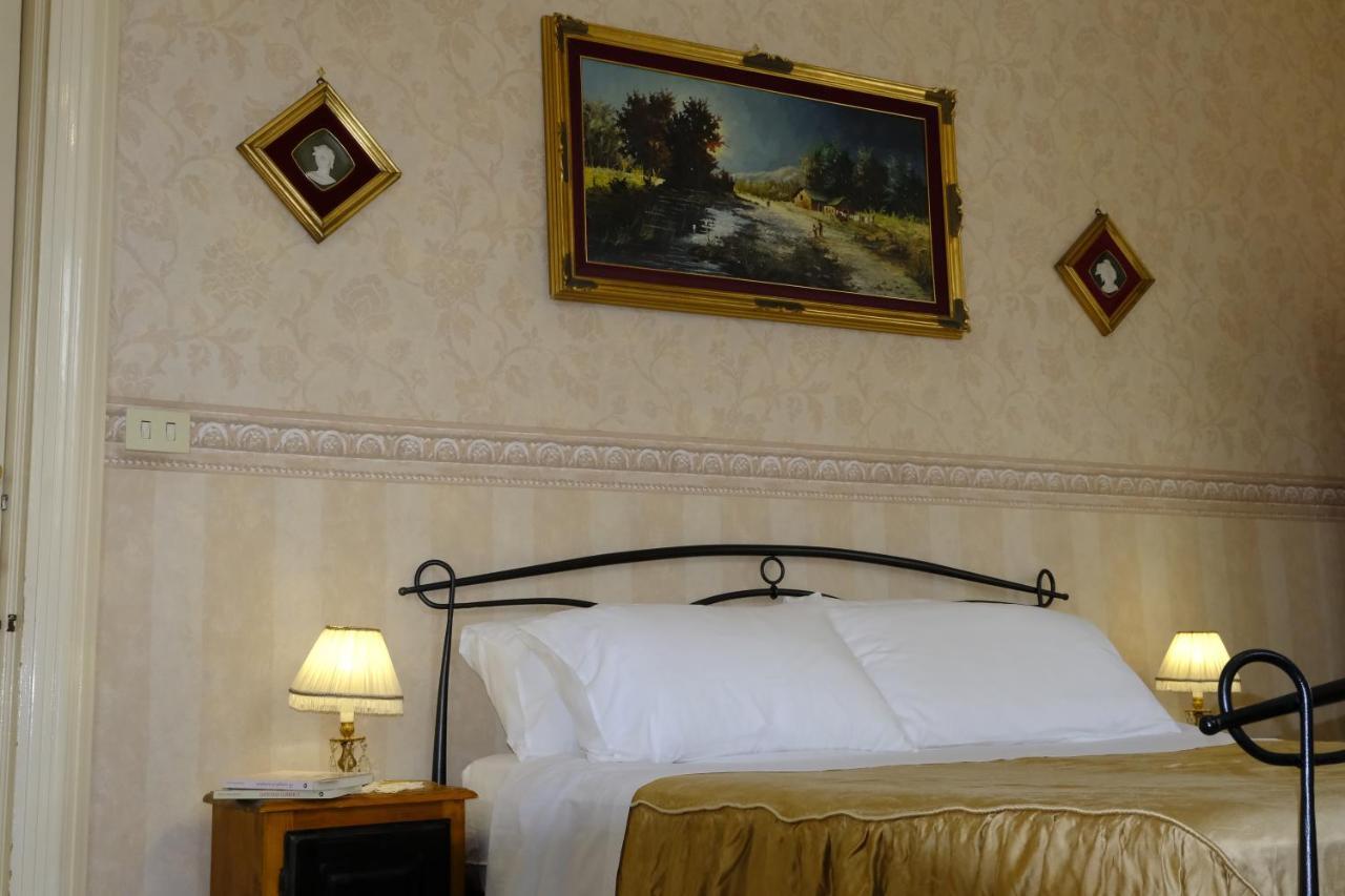 Palazzo Vitrano - Tourist Apartment คาตาเนีย ภายนอก รูปภาพ