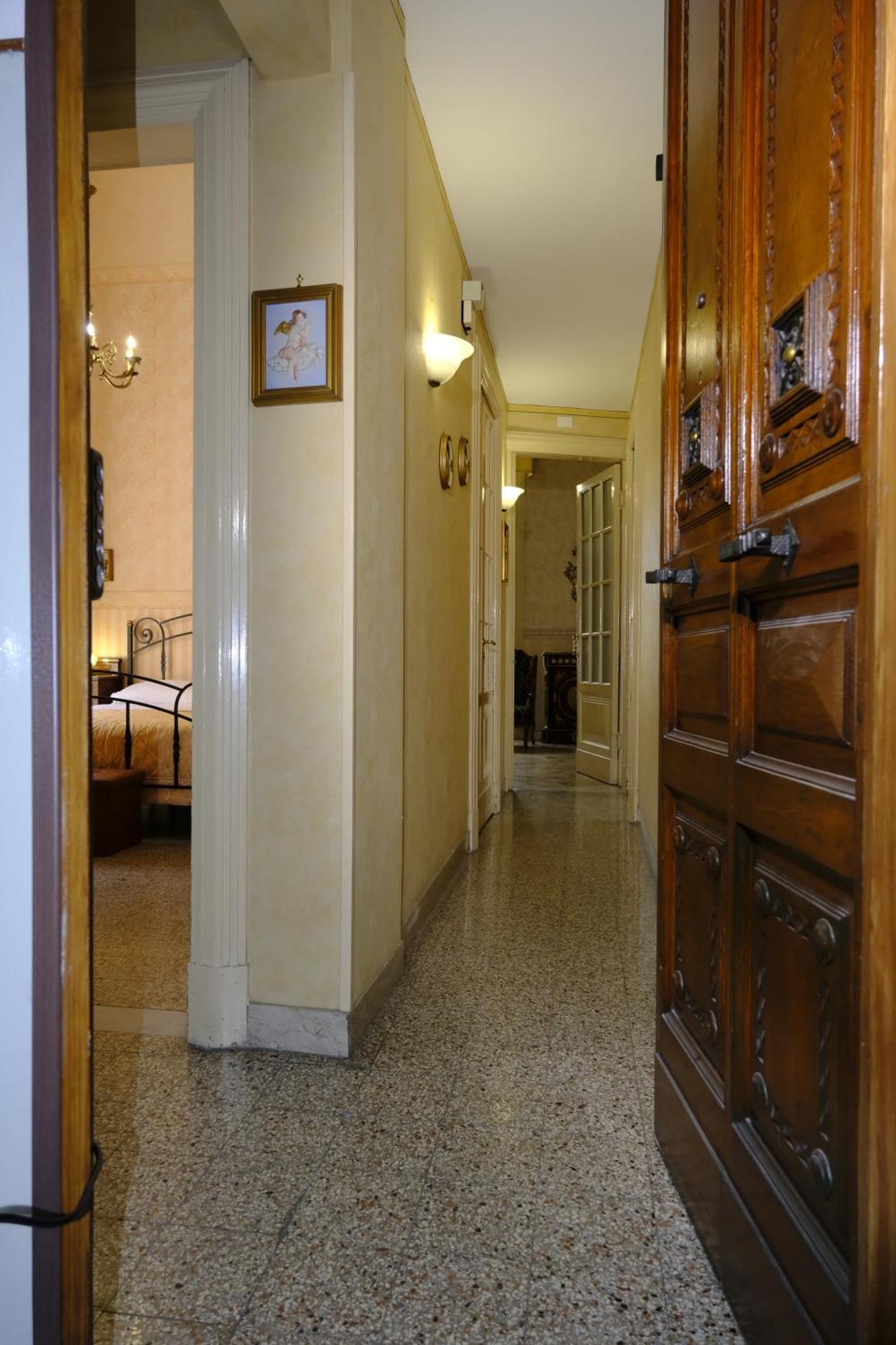 Palazzo Vitrano - Tourist Apartment คาตาเนีย ภายนอก รูปภาพ