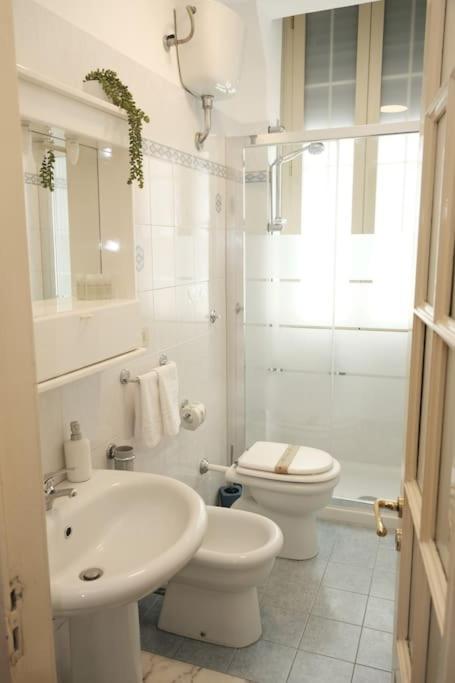 Palazzo Vitrano - Tourist Apartment คาตาเนีย ภายนอก รูปภาพ