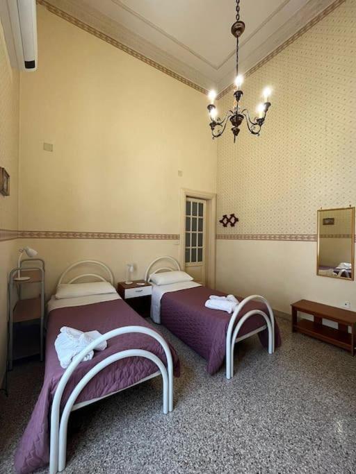 Palazzo Vitrano - Tourist Apartment คาตาเนีย ภายนอก รูปภาพ