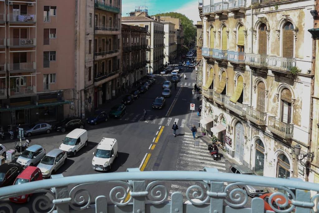 Palazzo Vitrano - Tourist Apartment คาตาเนีย ภายนอก รูปภาพ